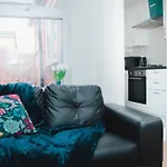 New Blissful 3 Bedroom Bright House Near Centre.