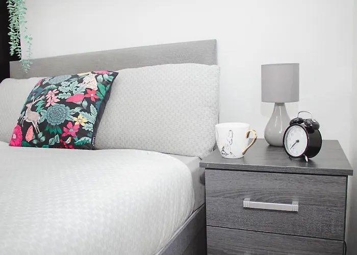 New Blissful 3 Bedroom Bright House Near Centre.