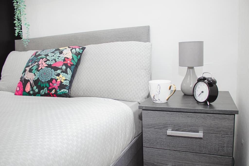 New Blissful 3 Bedroom Bright House Near Centre. *